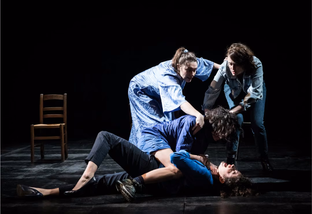 Photo de scène, univers de Lisa Guez